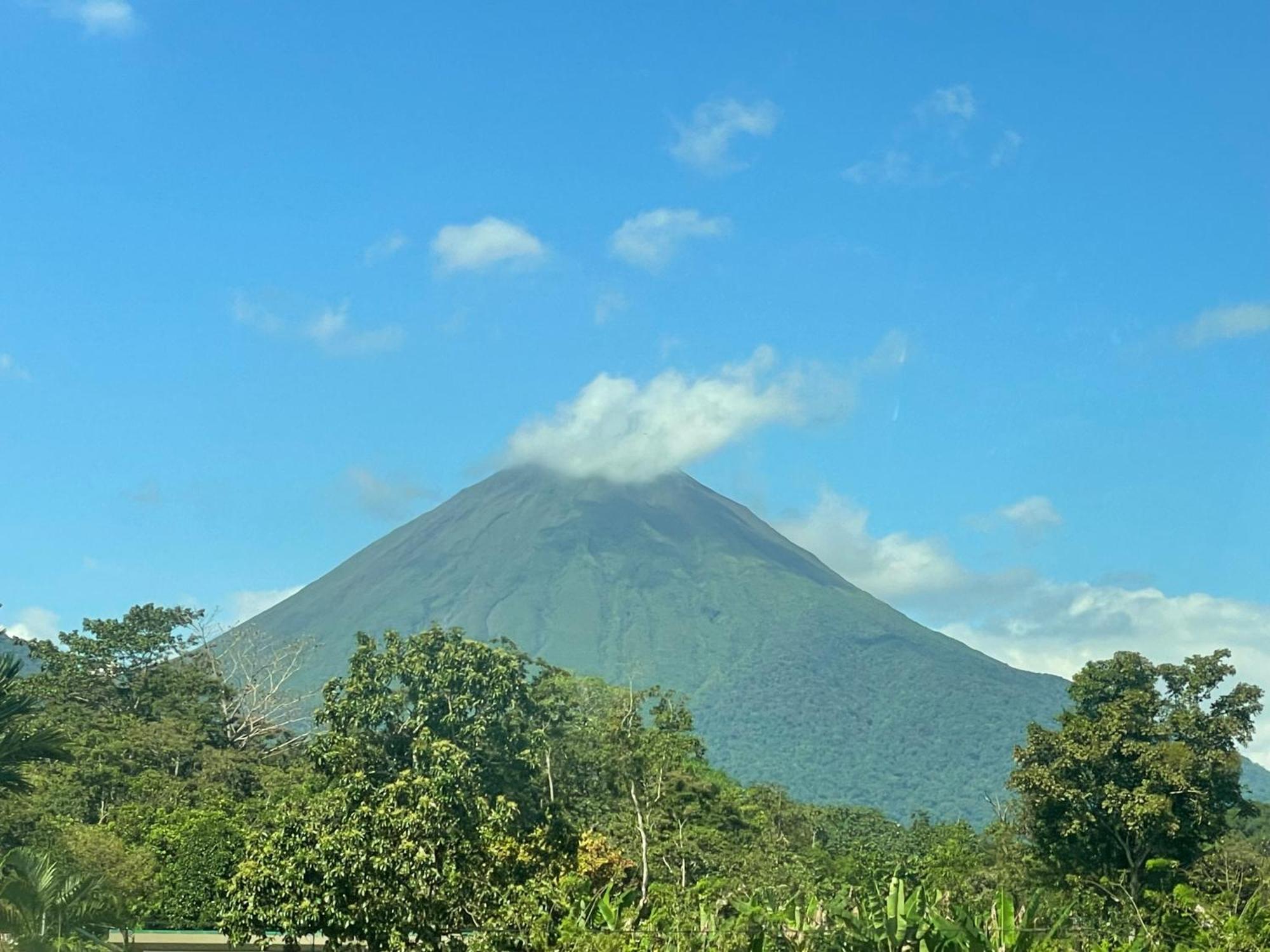 Hotel Tierra De Volcanes La Fortuna Bagian luar foto