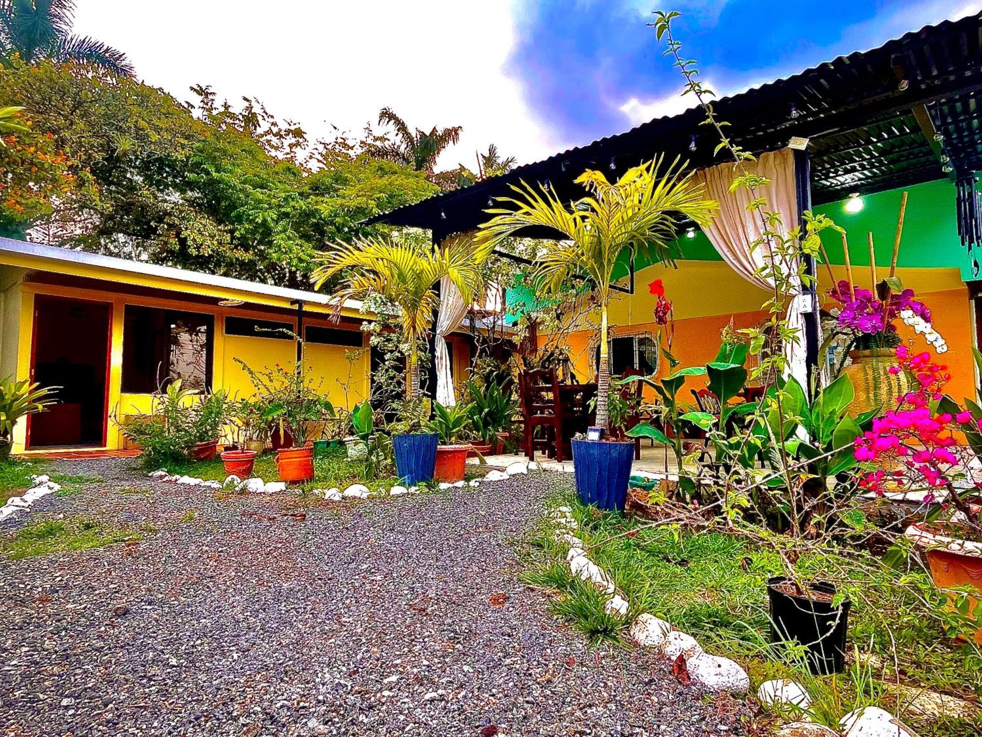 Hotel Tierra De Volcanes La Fortuna Bagian luar foto