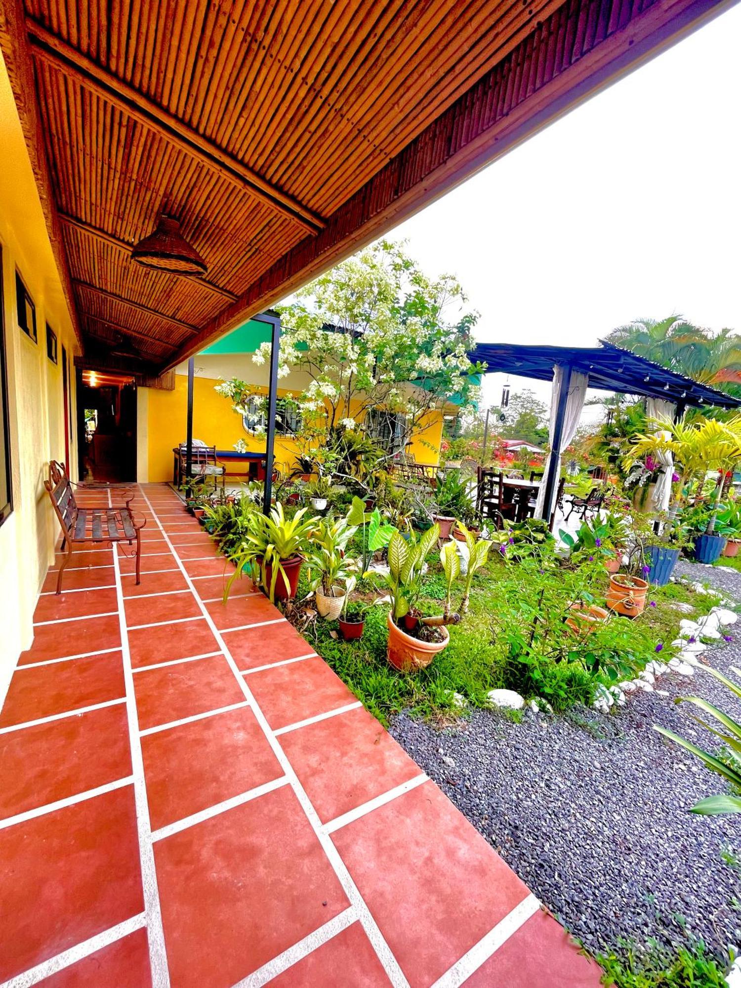 Hotel Tierra De Volcanes La Fortuna Bagian luar foto