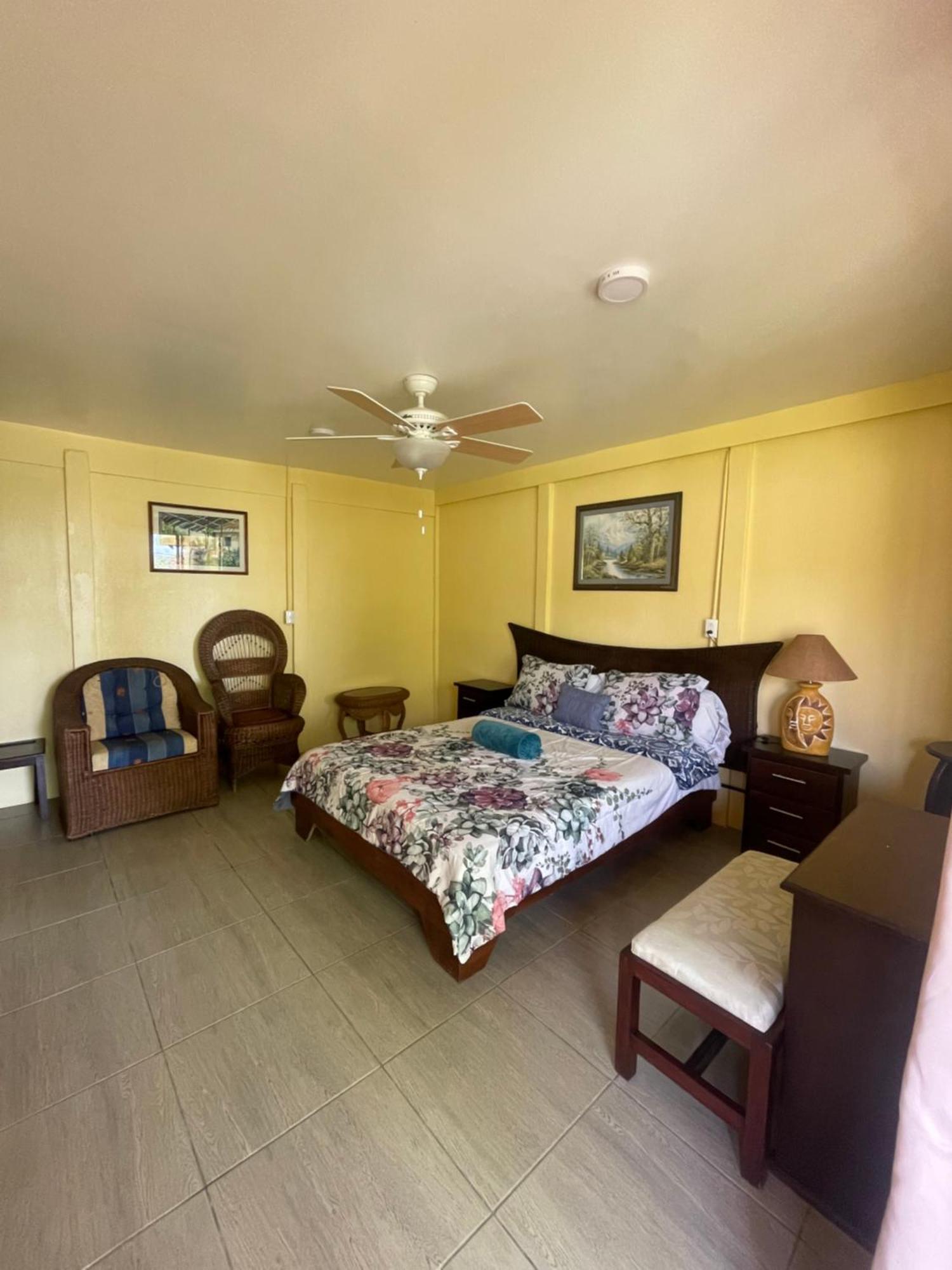 Hotel Tierra De Volcanes La Fortuna Bagian luar foto