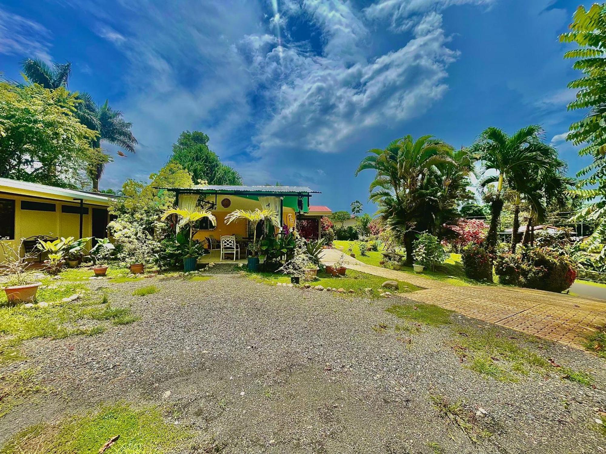 Hotel Tierra De Volcanes La Fortuna Bagian luar foto