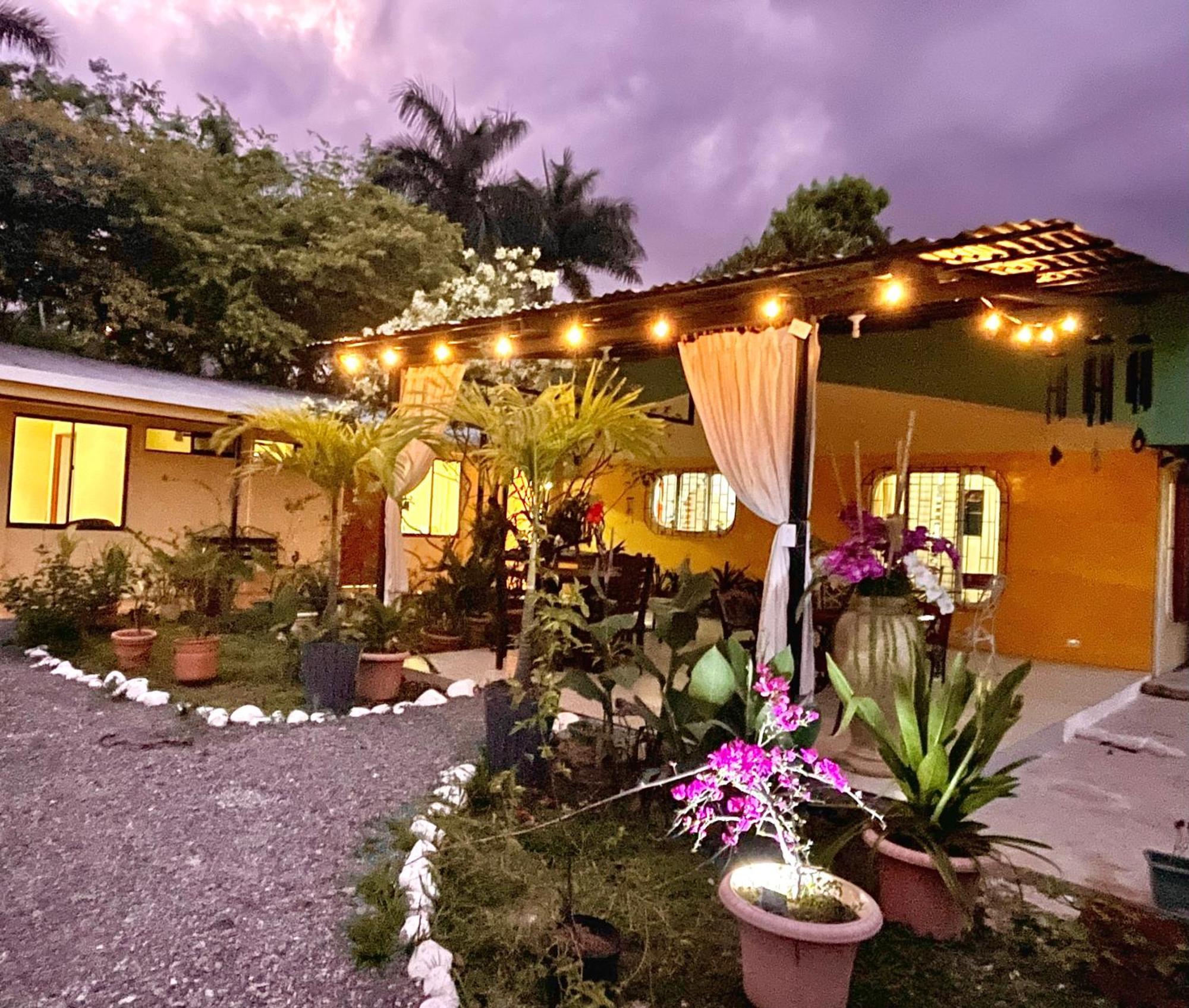 Hotel Tierra De Volcanes La Fortuna Bagian luar foto